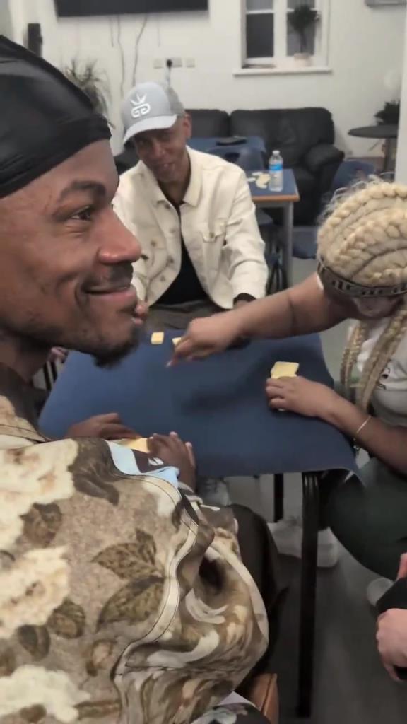 想找到巴特勒很简单，因为他不在篮球场，就在棋牌室